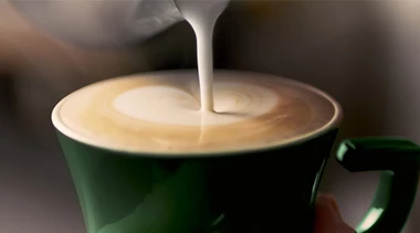 Jacobs Professional Kaffee in grüner Kaffeetasse