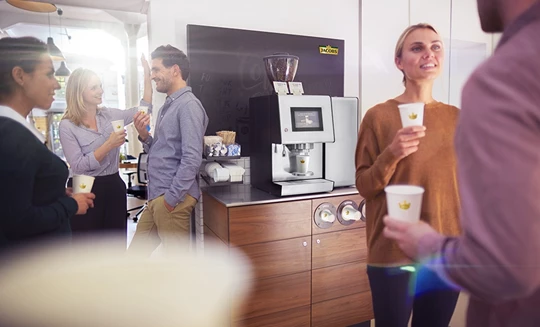Abbildung einer Jacobs Professional Kaffeemaschine im Büro.