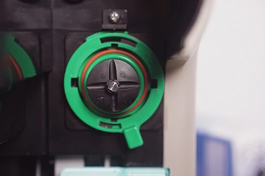 Der grüne Ring der Cafitesse Excellence Compact Touch wird positioniert.