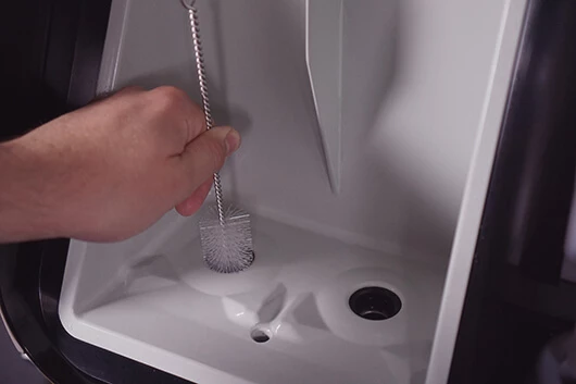 Spülen der Jacobs Professional Cafitesse Excellence Compact Touch.