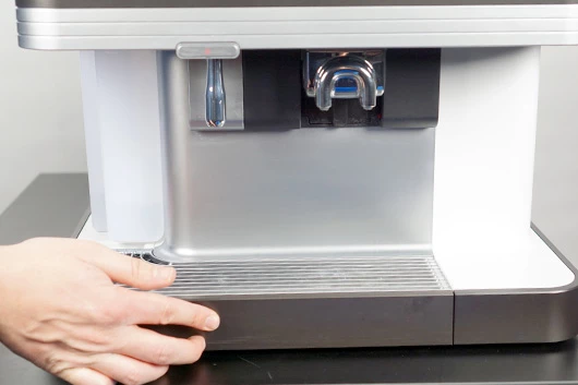 Die Auffangschale wird wieder in die L'OR Promesso gesetzt