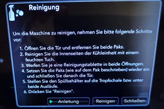 Die Kühlschranktür der Promesso wird geöffnet