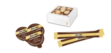 Abbildung von Zuckersticks, Kaffeesahne und Keksen von Jacobs Professional